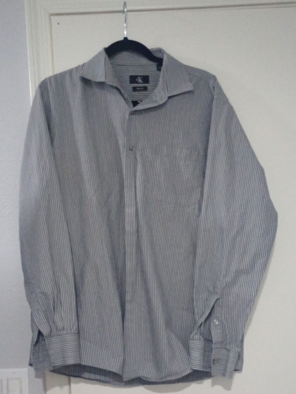 Calvin Klein Men’s Black and White Pinstripe Dress Shirt Size L 16-16.5 (34/35)